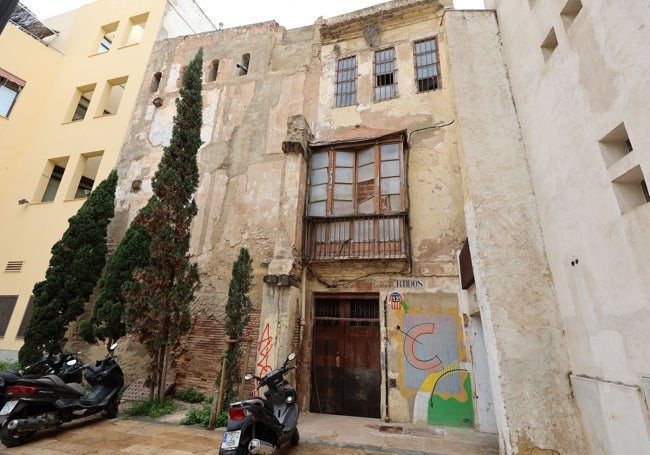 Edificio en ruinas. El museo se ubicará en una antigua fábrica que el empresario compró.