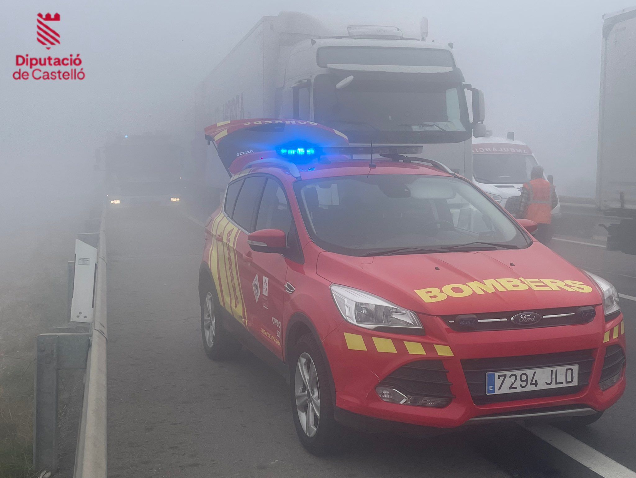 Un muerto y cinco heridos por un accidente en Nules con 40 coches implicados