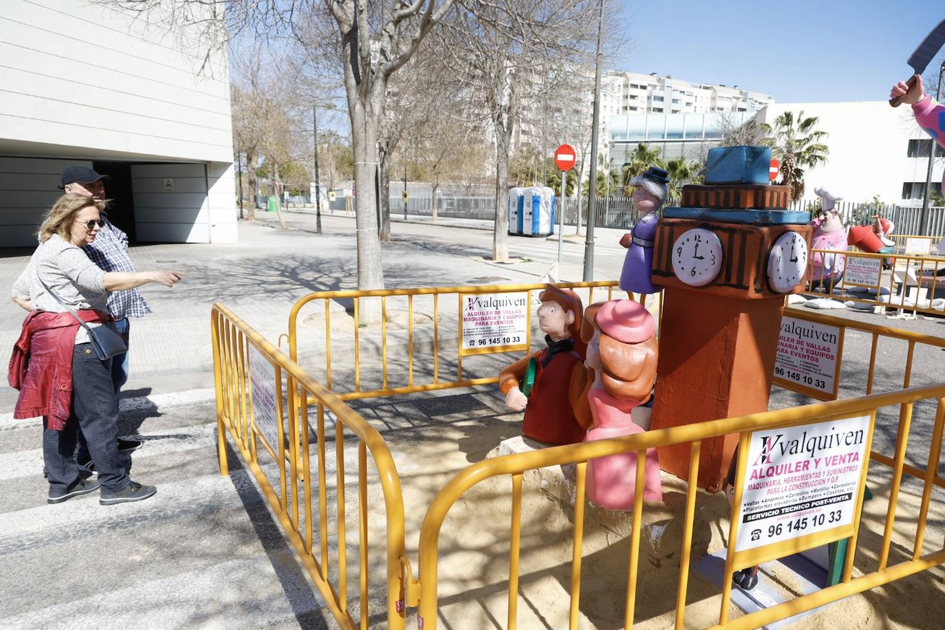 Fotos de la Nova de Campanar, comisión a la que un artista ha dejado sin falla infantil