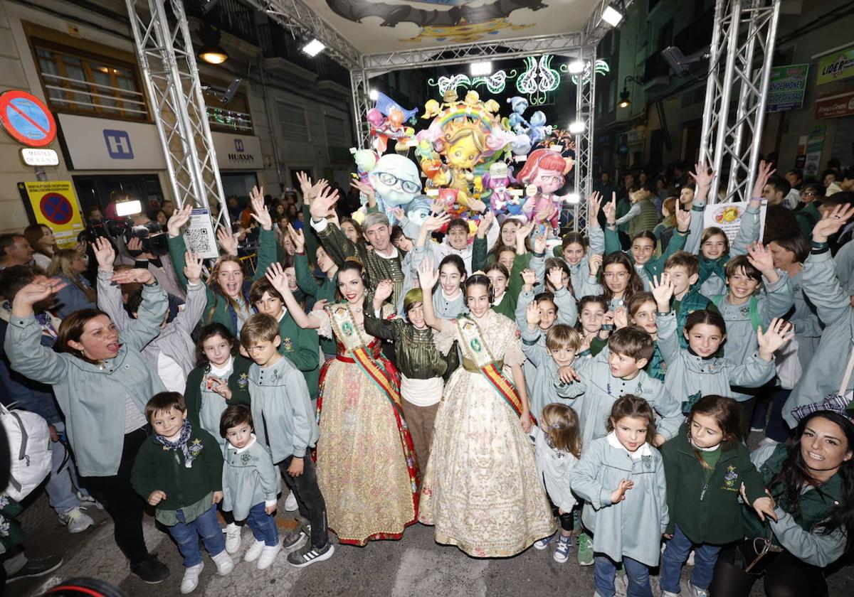 Los falleros de Convento Jerusalén celebran el primer premio de su falla infantil en Especial