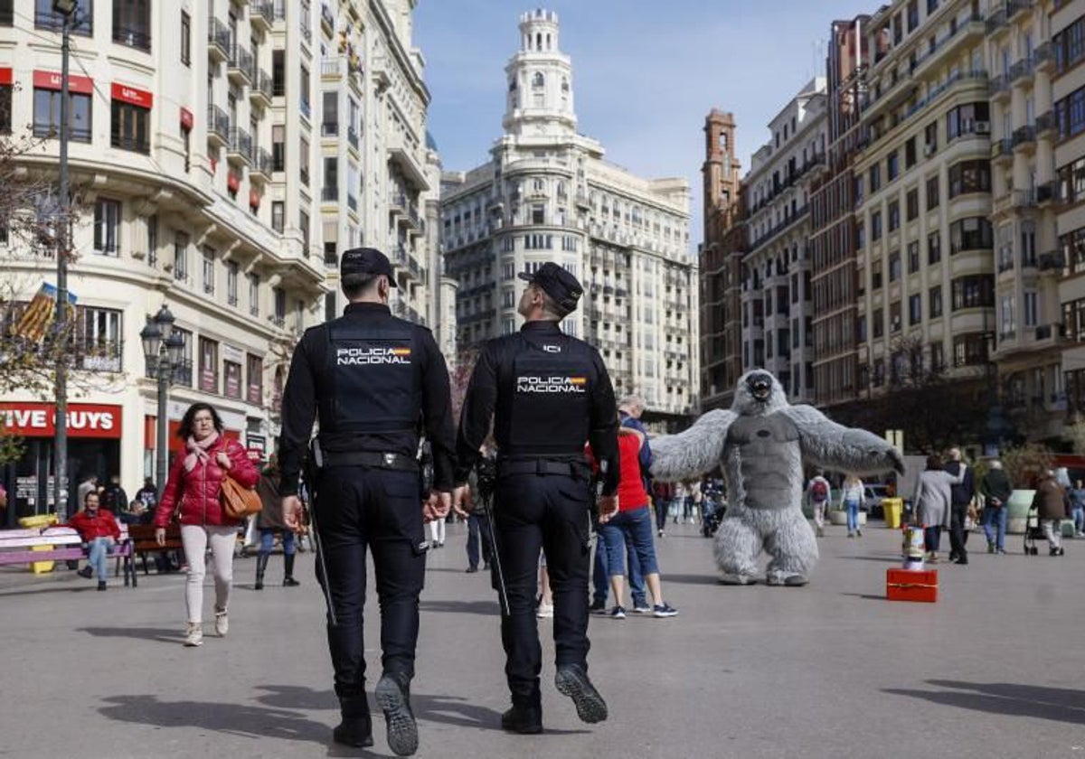 Dos agentes de la Policía Nacional en una imagen de archivo.