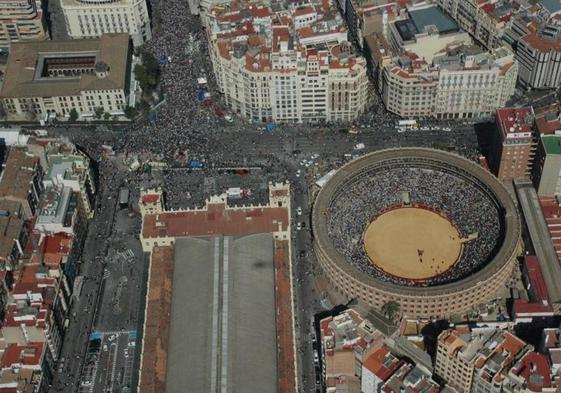 Plaza de toros de Valencia en Fallas.