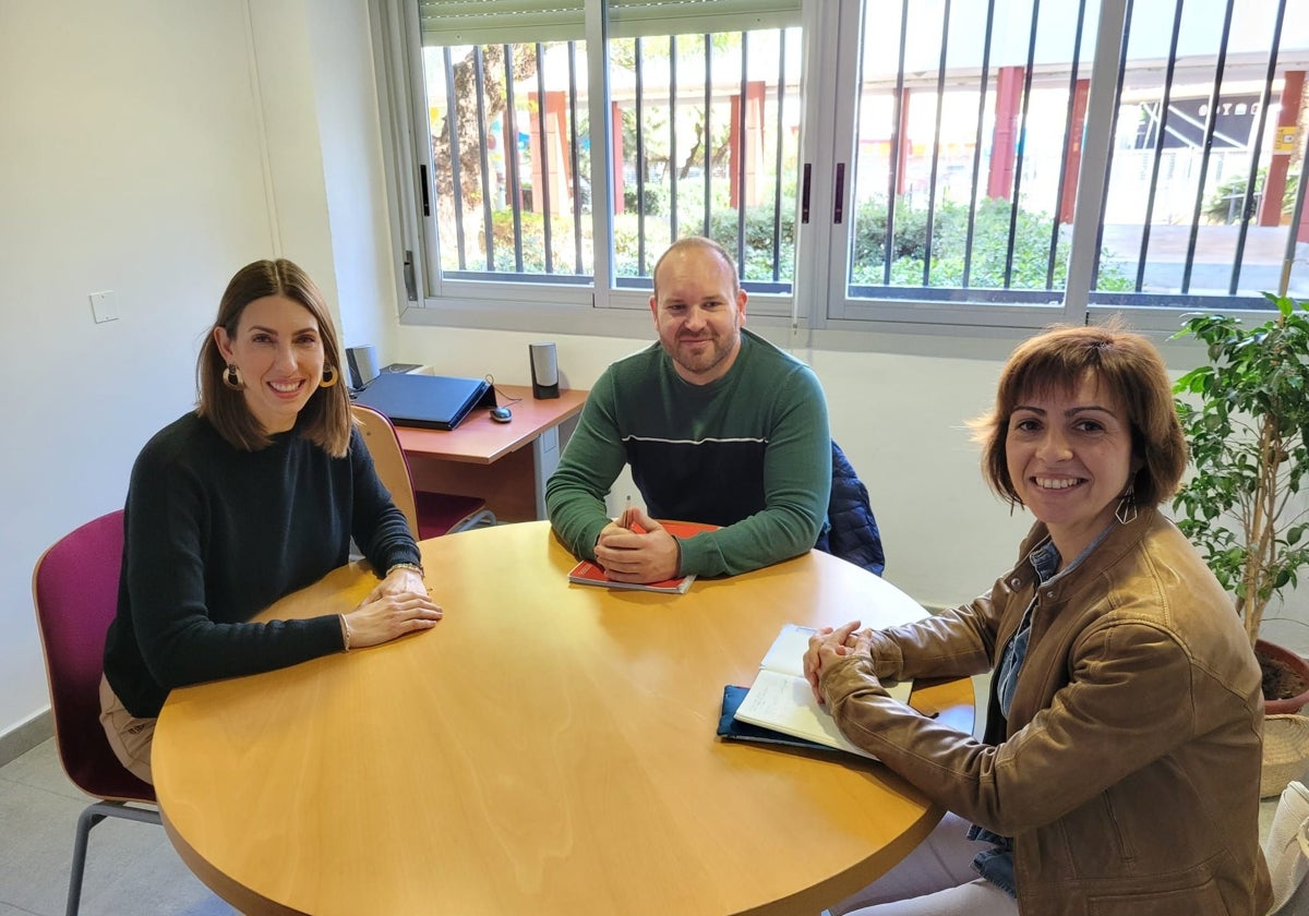 Un momento de la reunión en el colegio Llebeig.