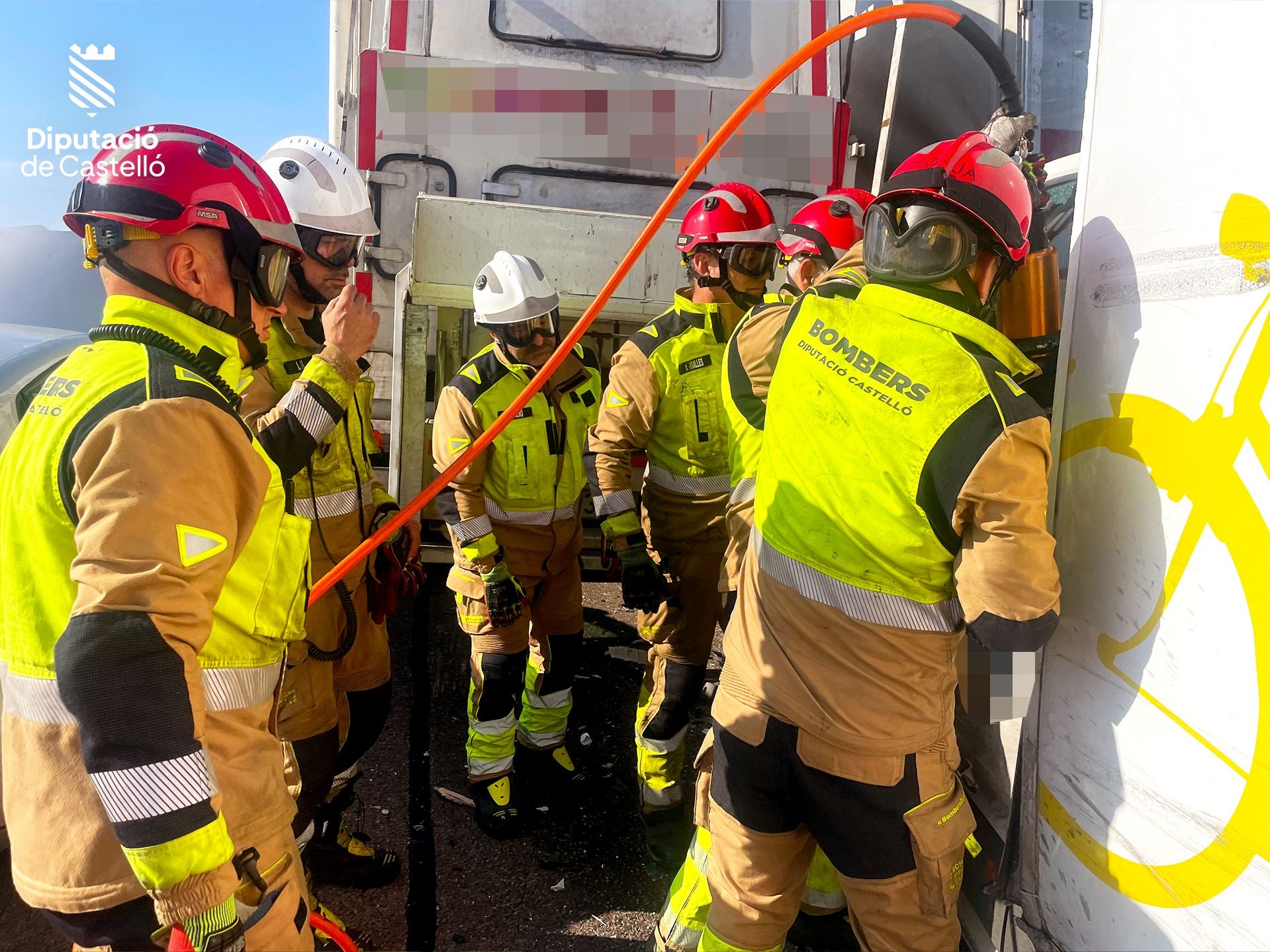 Un muerto y cinco heridos por un accidente en Nules con 40 coches implicados