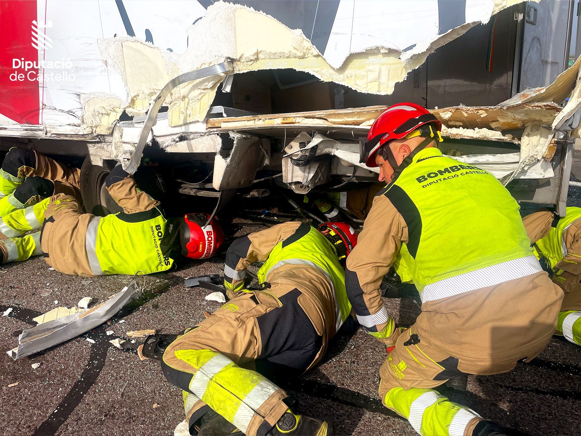 Un muerto y cinco heridos por un accidente en Nules con 40 coches implicados