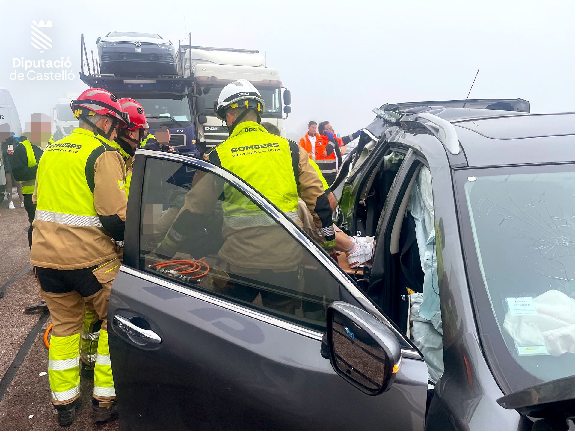 Un muerto y cinco heridos por un accidente en Nules con 40 coches implicados