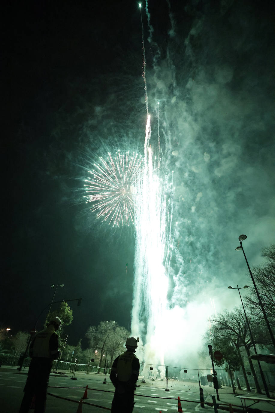 Una noche de patrulla con la Policía Local de Valencia durante las Fallas