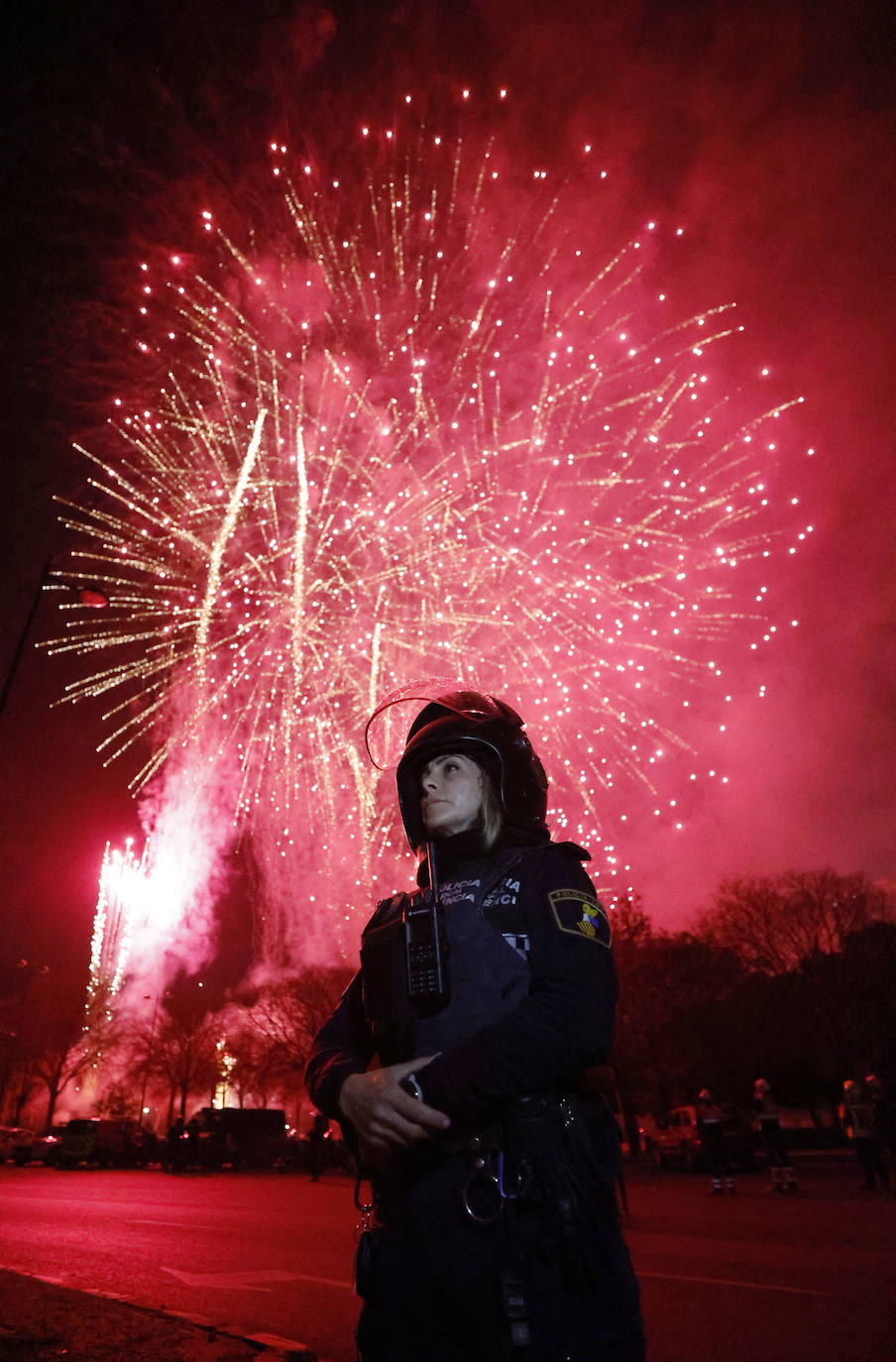 Una noche de patrulla con la Policía Local de Valencia durante las Fallas