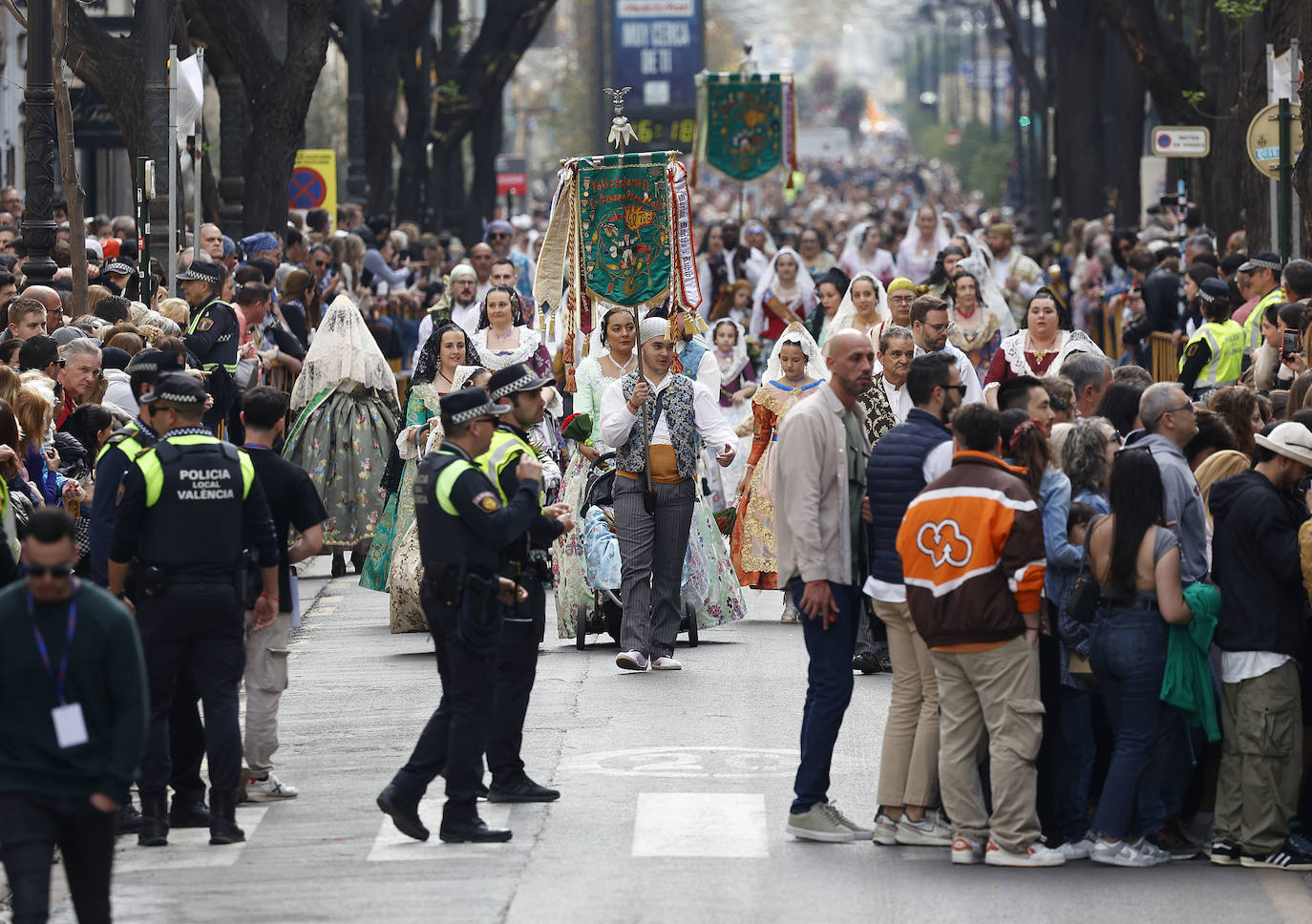 Búscate en la Ofrenda de las Fallas 2024: domingo 17 de marzo