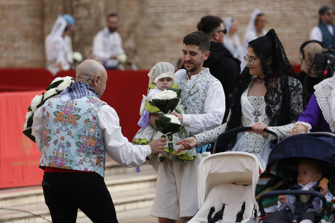 Búscate en la Ofrenda de las Fallas 2024: domingo 17 de marzo