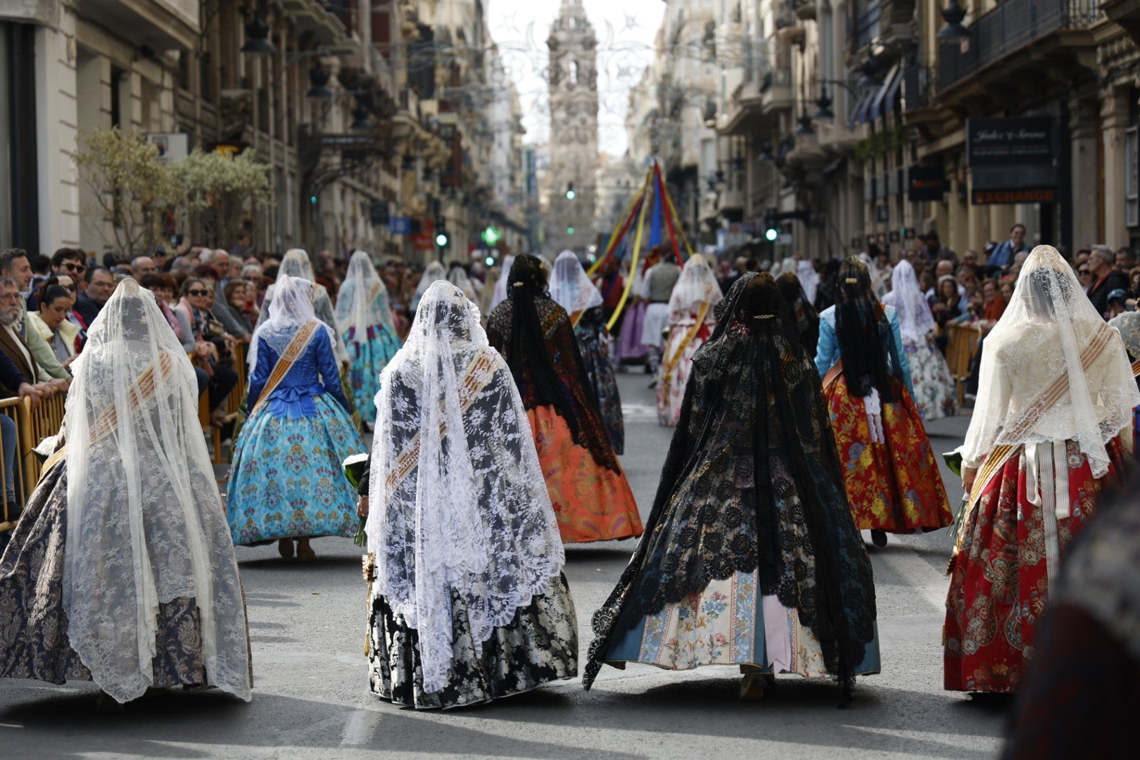 Búscate en la Ofrenda de las Fallas 2024: domingo 17 de marzo