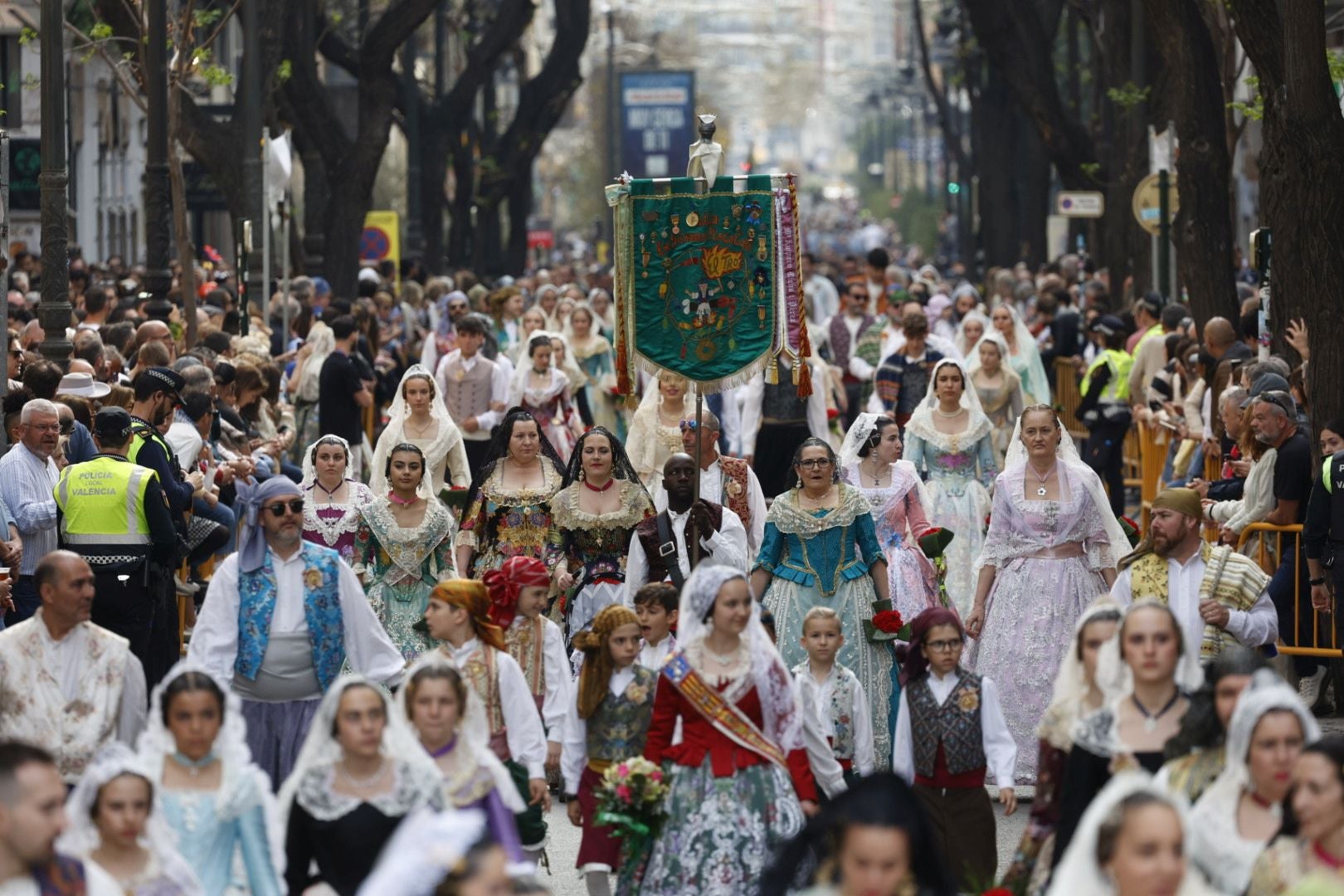 Búscate en la Ofrenda de las Fallas 2024: domingo 17 de marzo