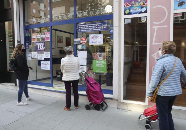 Establecimiento de Loterías y Apuestas del Estado en Lastres (Colunga), donde se validó el boleto premiado de segunda categoría.