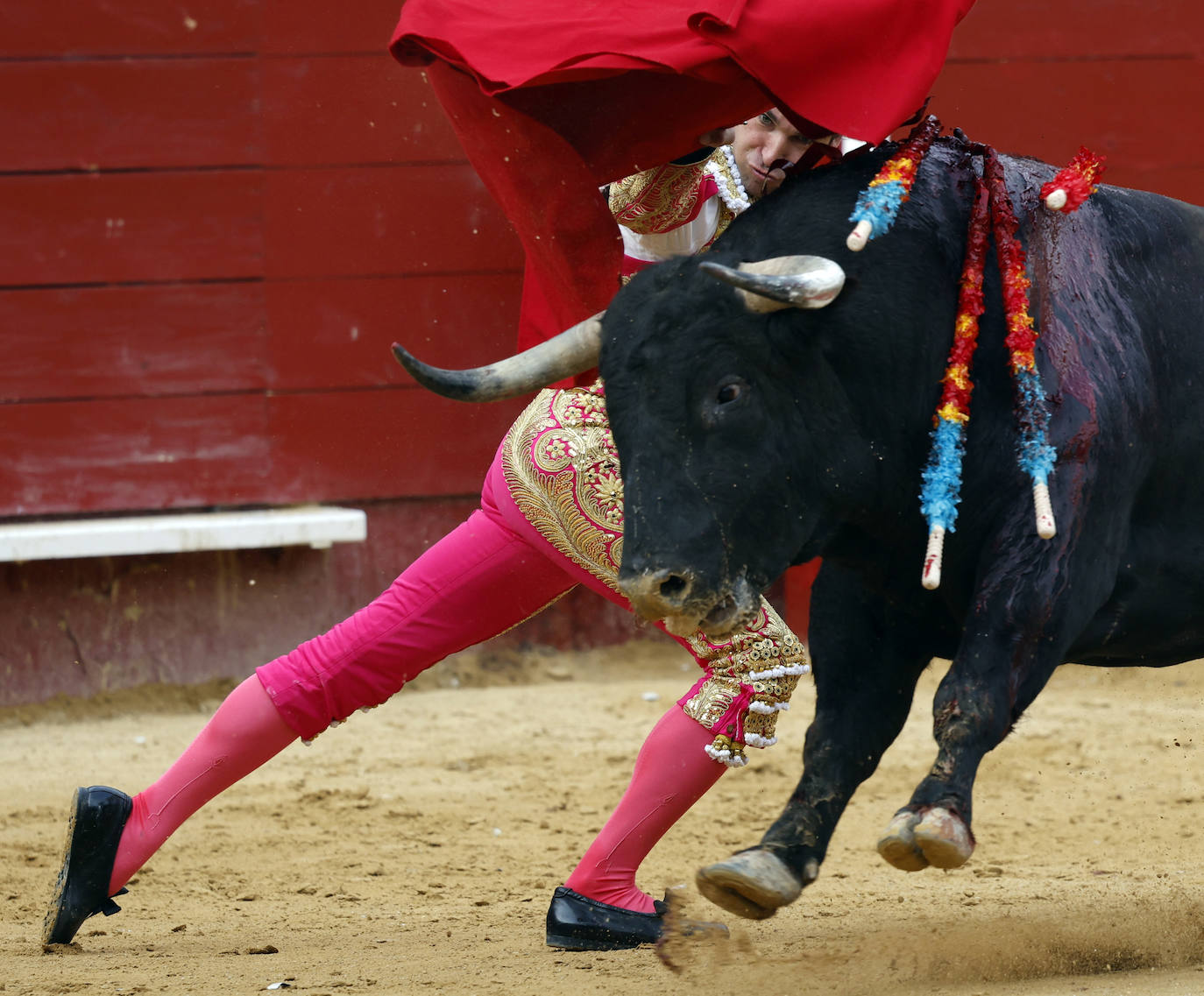 Feria de Fallas: Borja Jiménez, Cayetano y Juan Ortega