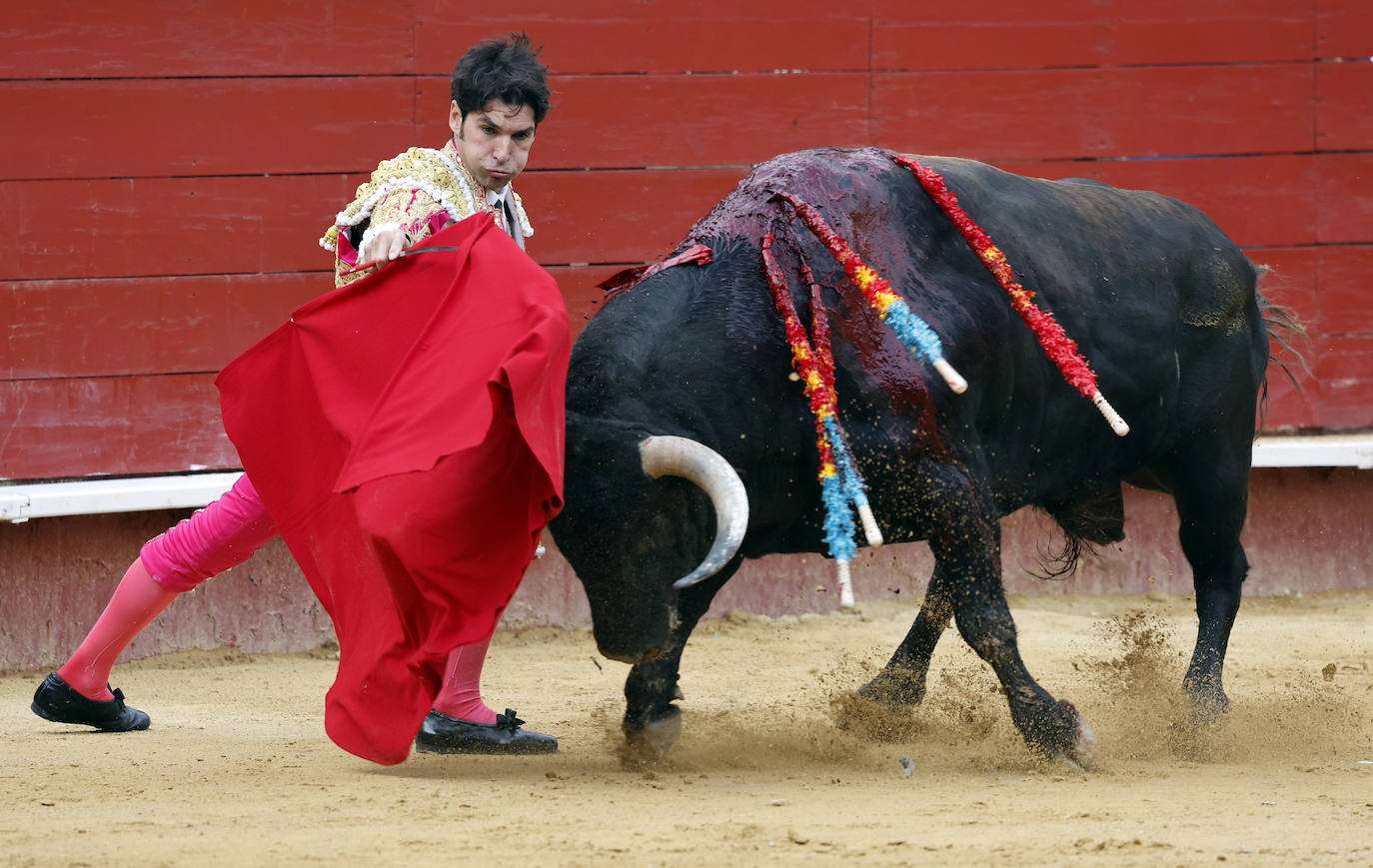 Feria de Fallas: Borja Jiménez, Cayetano y Juan Ortega