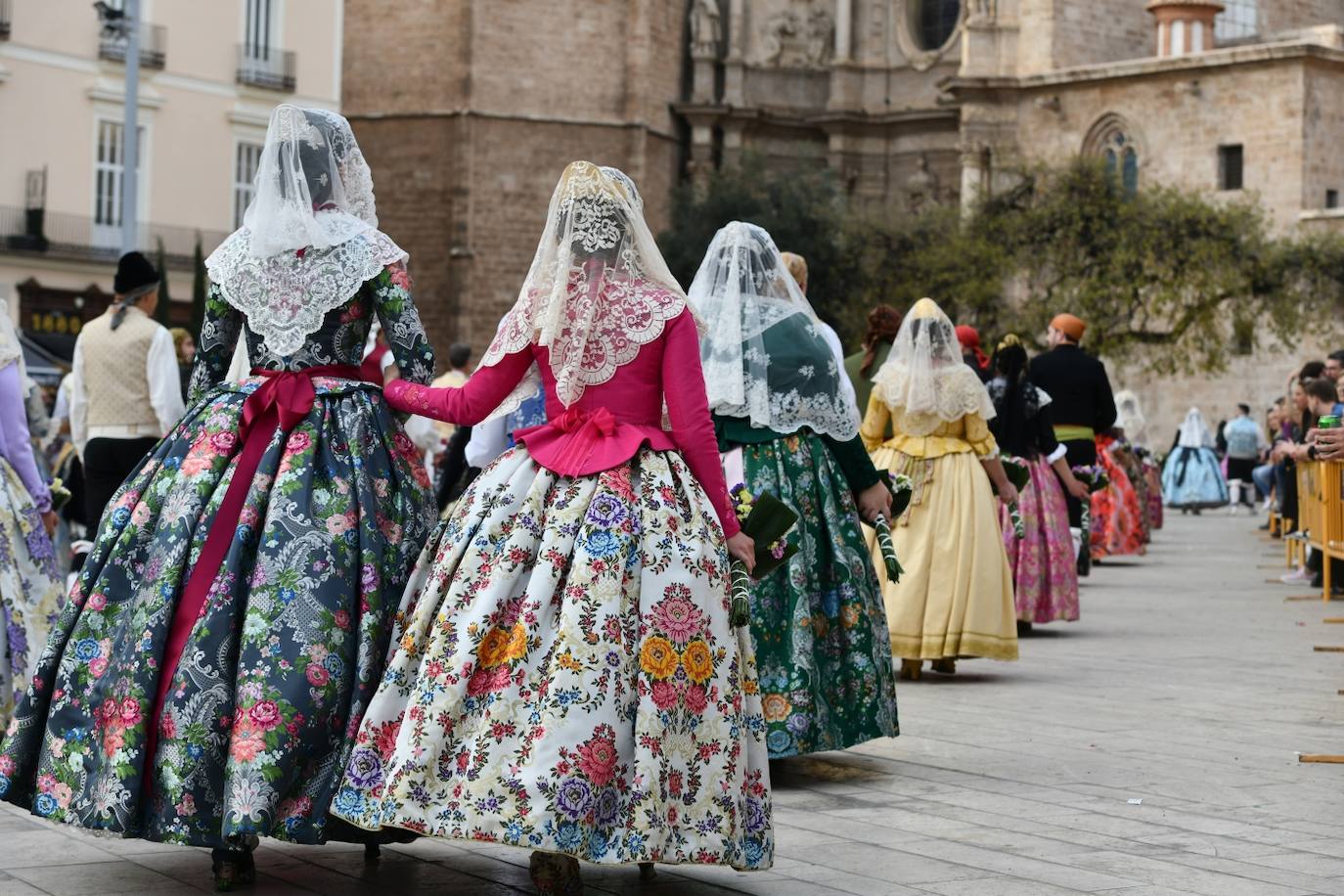 Búscate en la Ofrenda de las Fallas 2024: domingo 17 de marzo