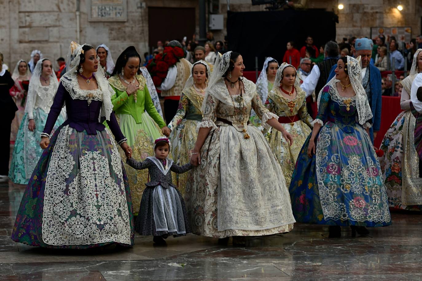 Búscate en la Ofrenda de las Fallas 2024: domingo 17 de marzo