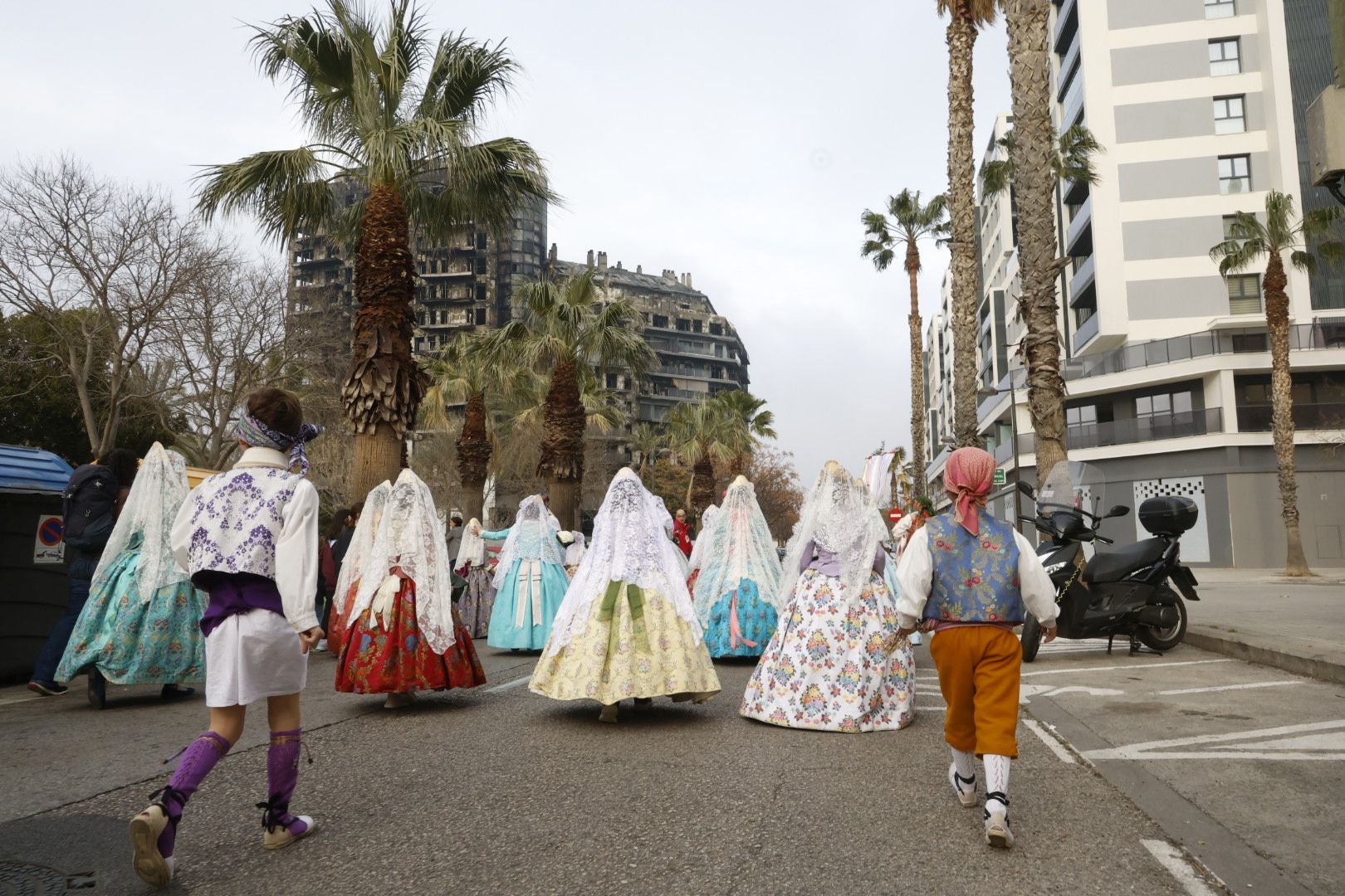 Ofrenda a las víctimas del incendio de Campanar