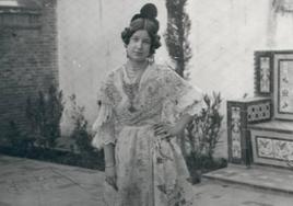 Elena Sorolla, vestida de fallera en 1912.