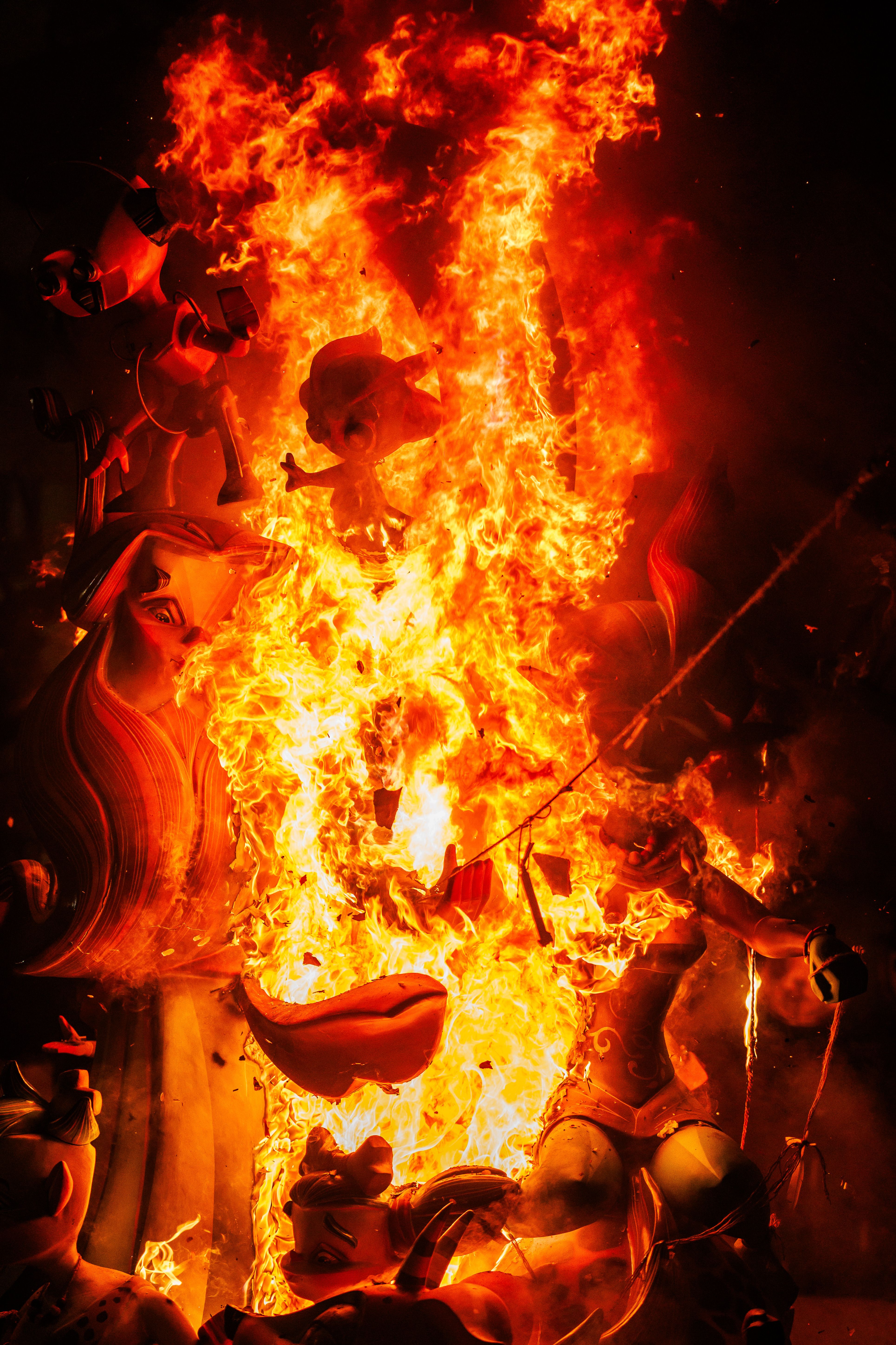 La cremà infantil arranca la noche del fuego