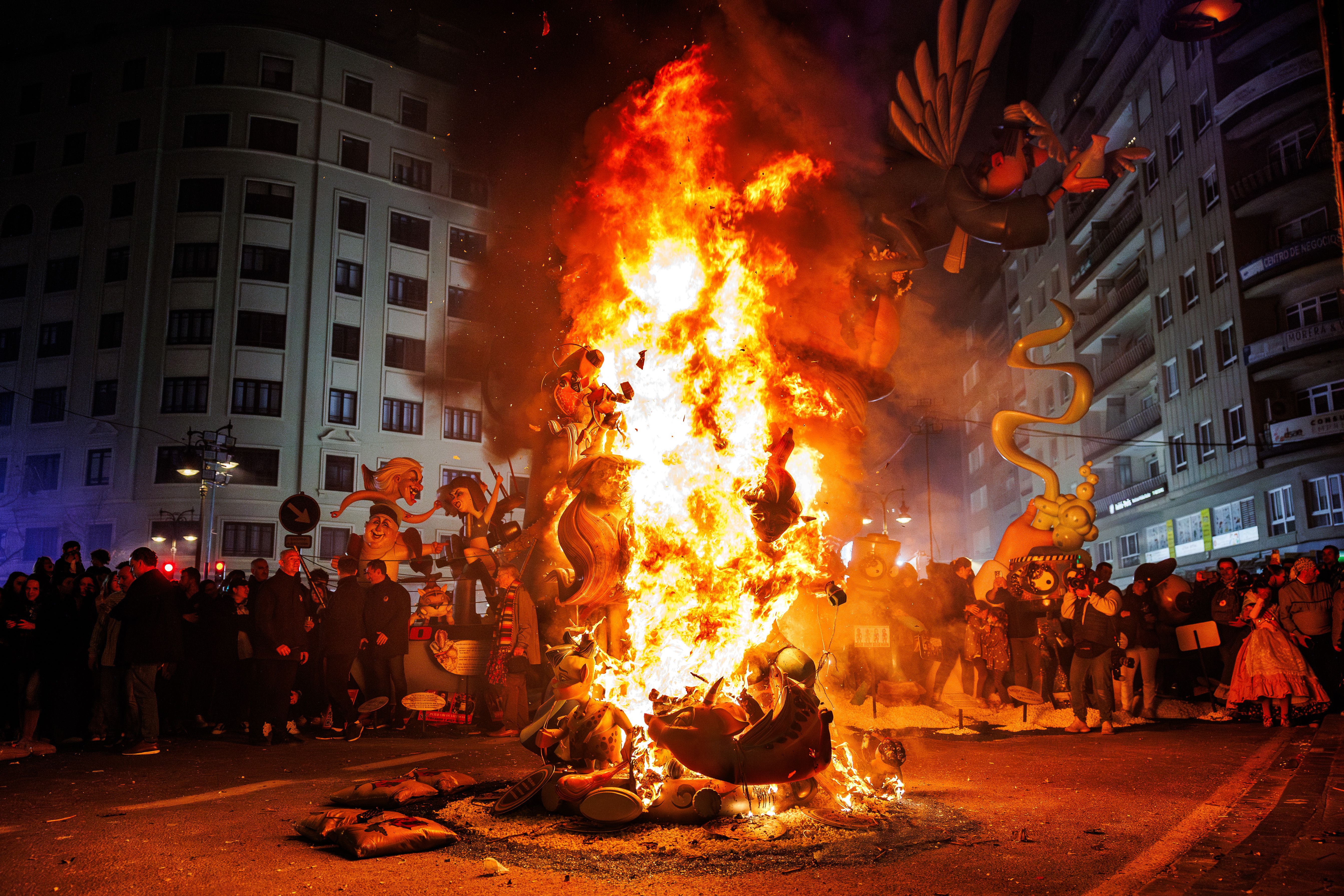 La cremà infantil arranca la noche del fuego