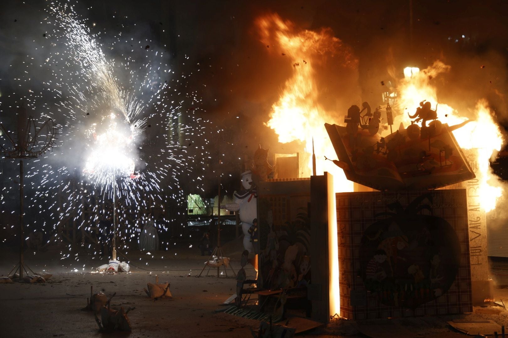 La cremà infantil arranca la noche del fuego