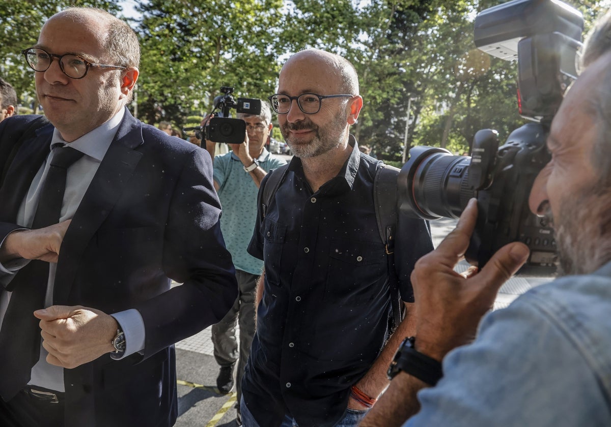 Francis Puig, en las puertas de la Ciudad de la Justicia.