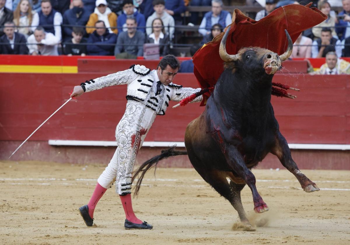 Pureza. Una muestra del espectacular toreo de El Fandi.