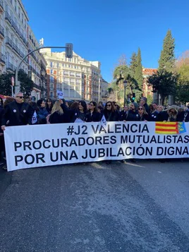 Procuradores valencianos en la manifestación pidiendo unas pensiones dignas.