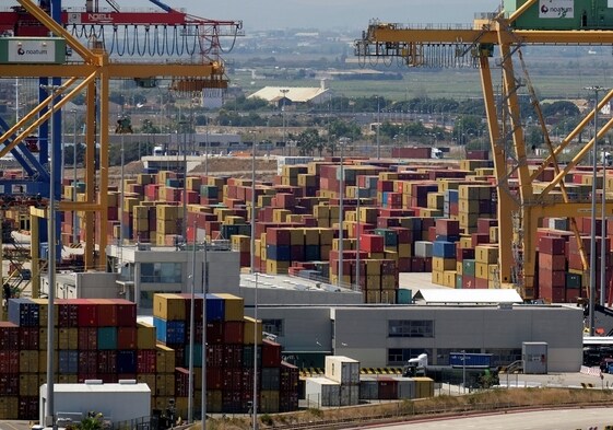 Contenedores en el puerto de Valencia.