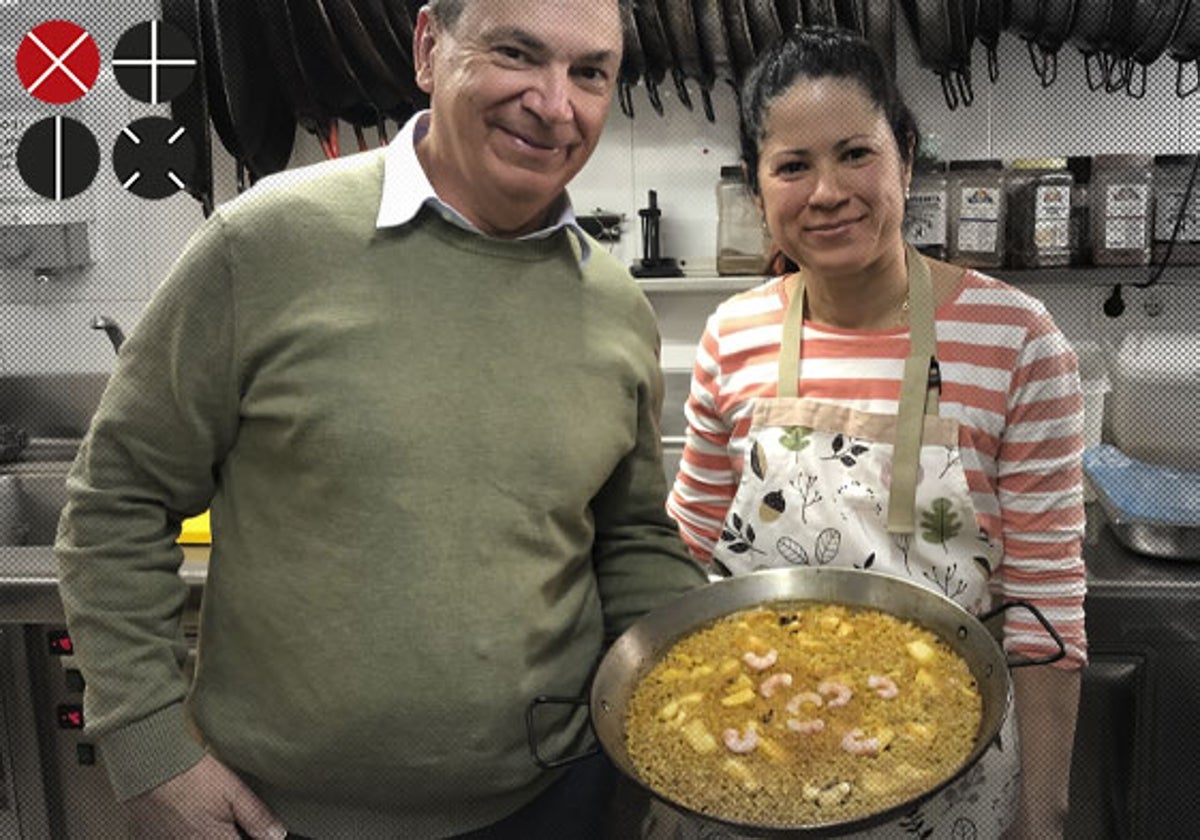 José Baydal y Gretchem con el arròs del senyoret recién acabado.