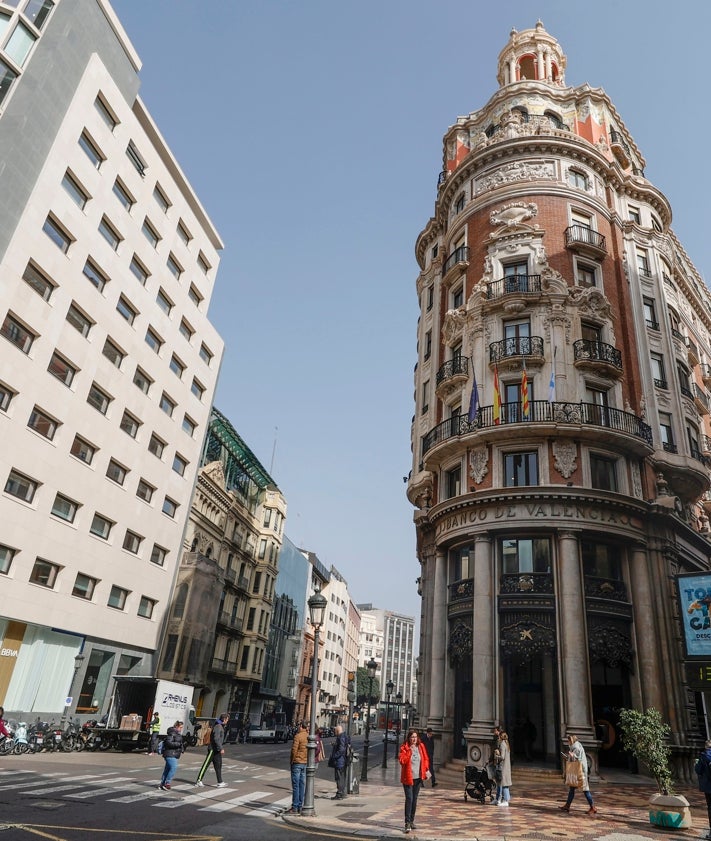 Imagen secundaria 2 - Edificio Moroder, de Fisac; antigua facultad de Derecho, de Moreno Barberá; y antiguo Banco de Valencia, de Goerlich.