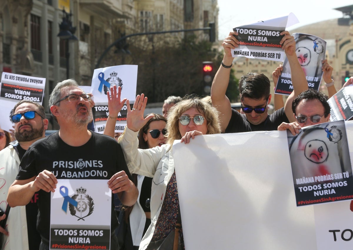 Imagen secundaria 1 - Los funcionarios de prisiones retoman las protestas en Valencia