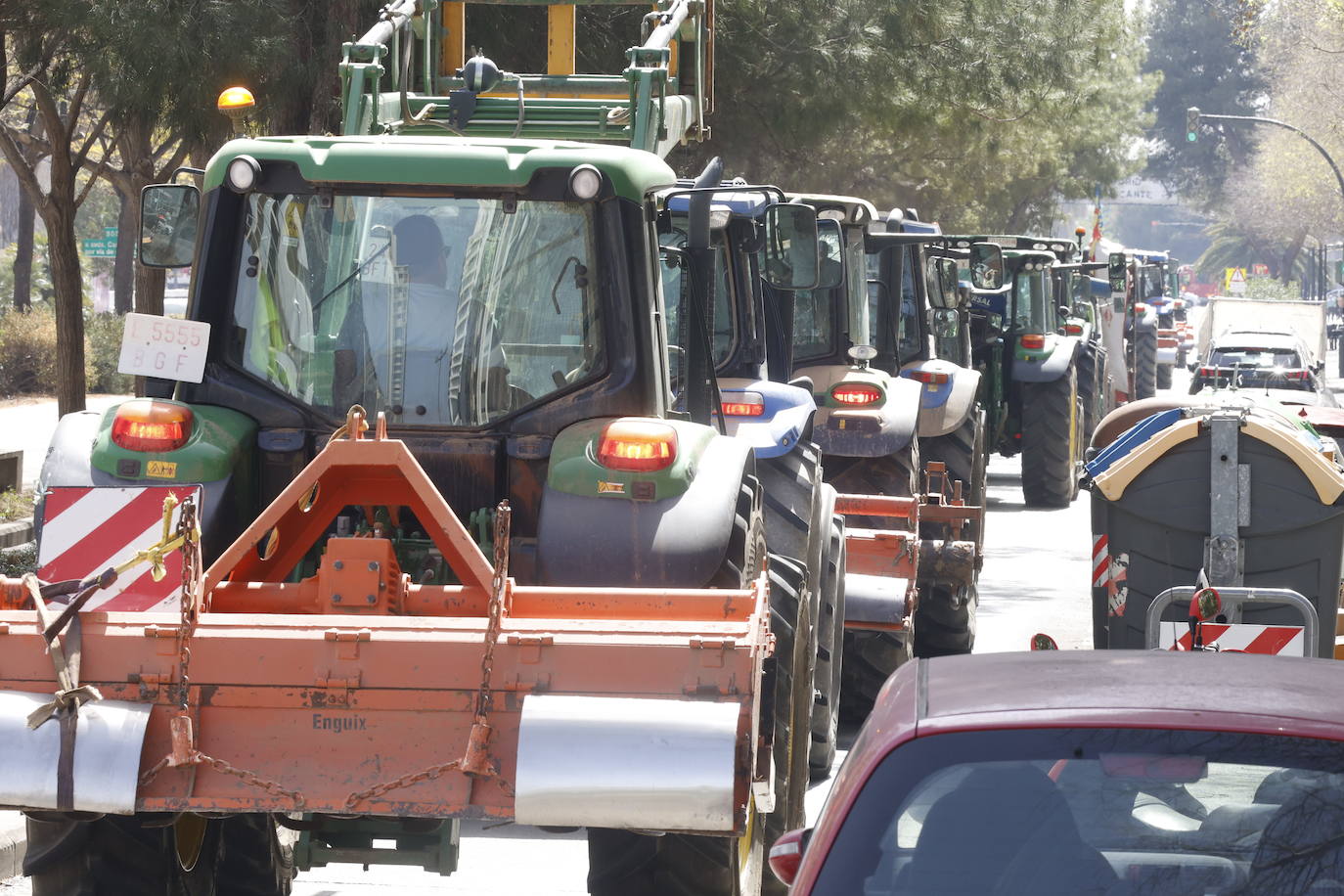 Los agricultores valencianos vuelven a tomar la calle con sus tractores, en imágenes