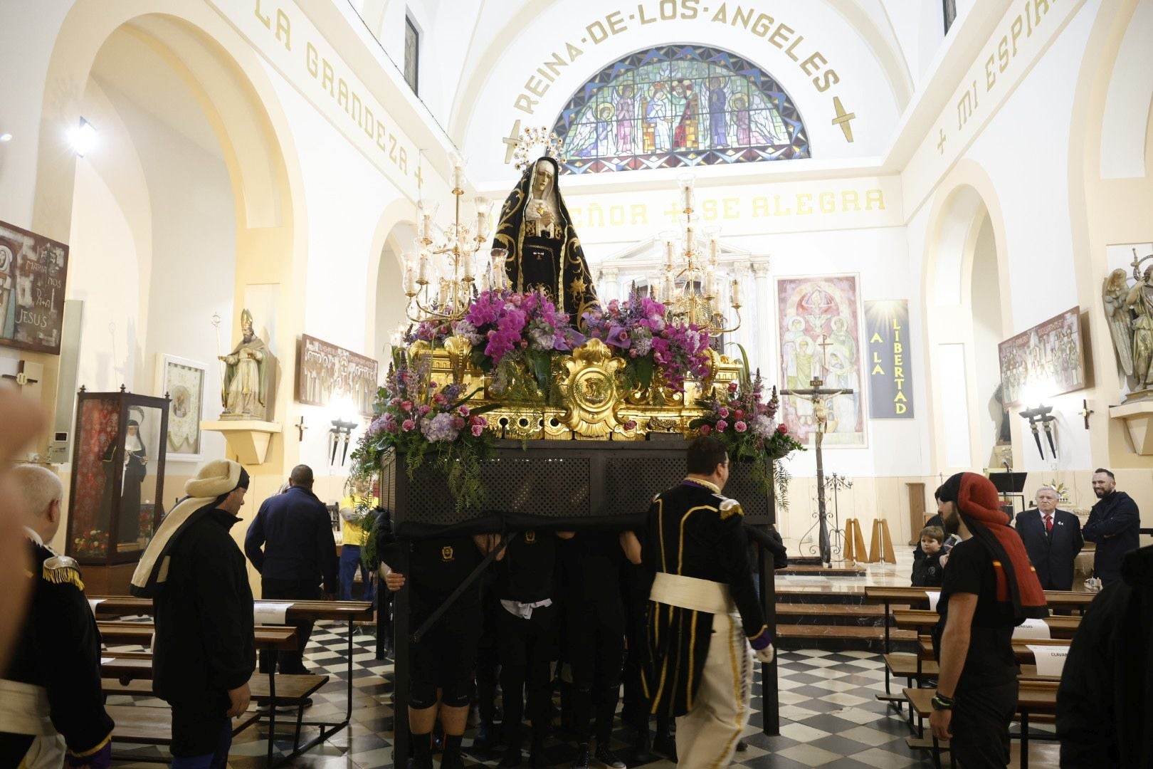 Procesión de los Granaderos de la Virgen en Valencia