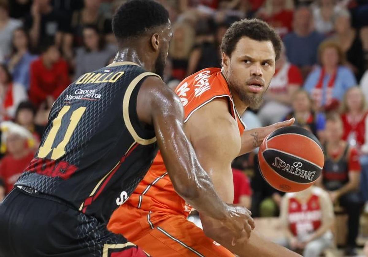 Diallo y Justin Anderson en el partido de este viernes.