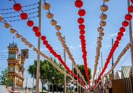 Farolillos en el Real de la Feria de Sevilla, el año pasado.