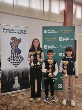 Tres de los campeones del club Ribera Baixa.