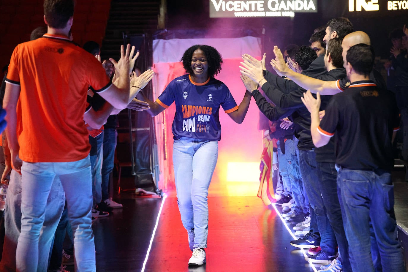 Celebración del Valencia Basket Femenino tras ganar la Copa de la Reina