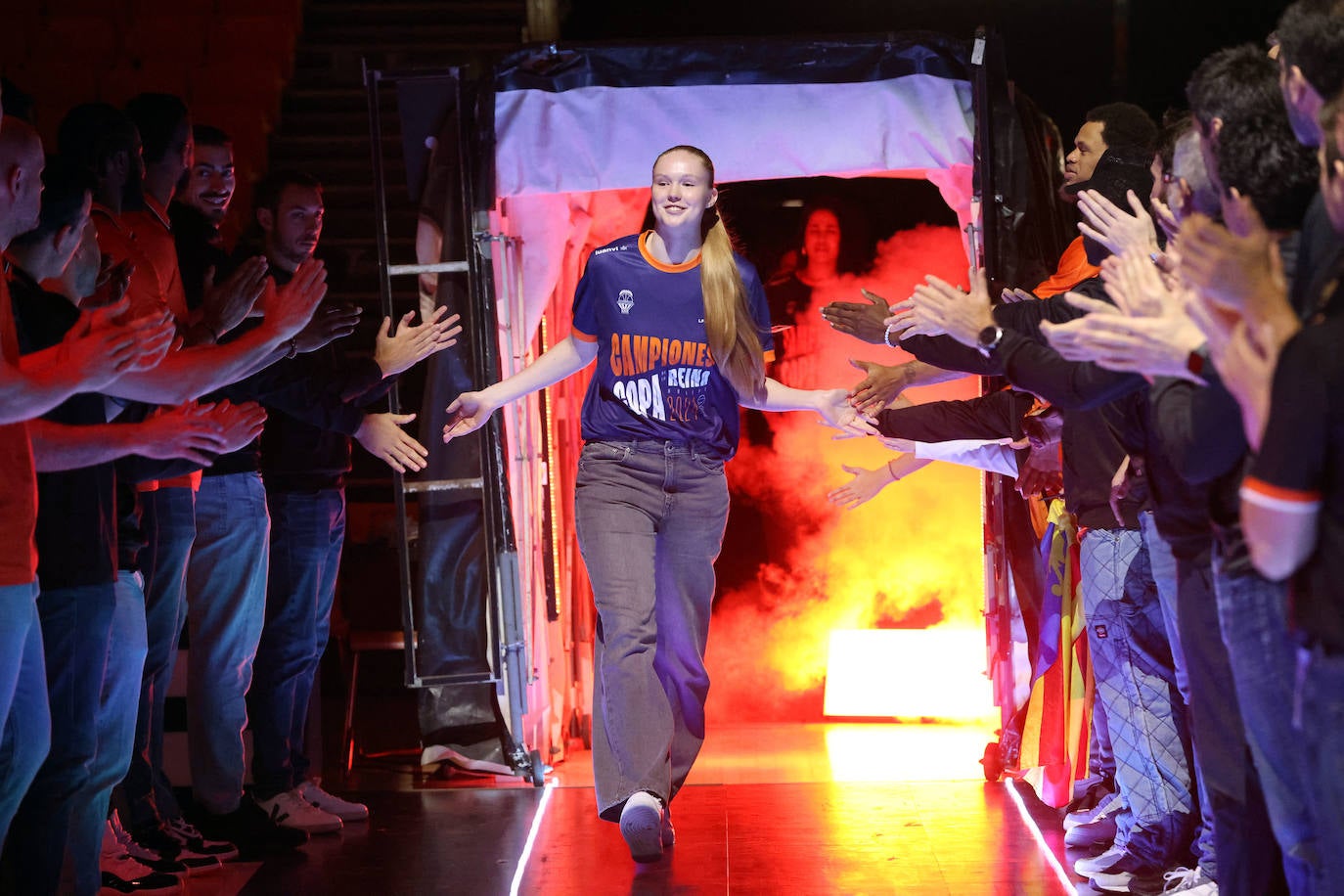 Celebración del Valencia Basket Femenino tras ganar la Copa de la Reina