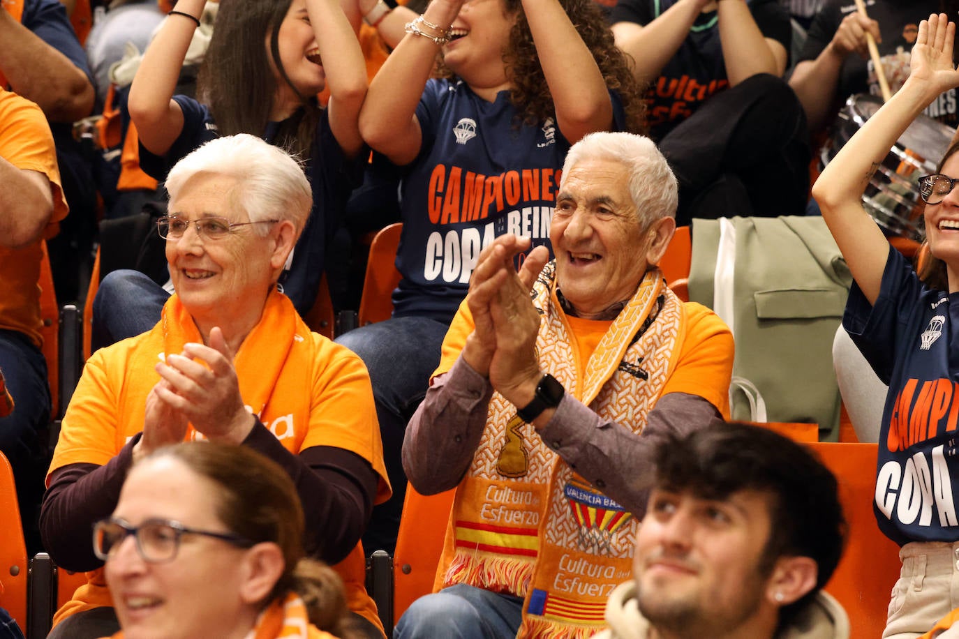 Celebración del Valencia Basket Femenino tras ganar la Copa de la Reina