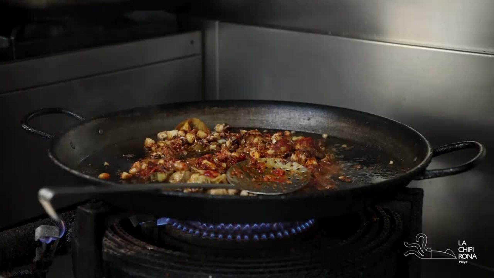 ARROZ DE PUNTILLAS, VIEIRAS, ALCACHOFAS Y SOBRASADA