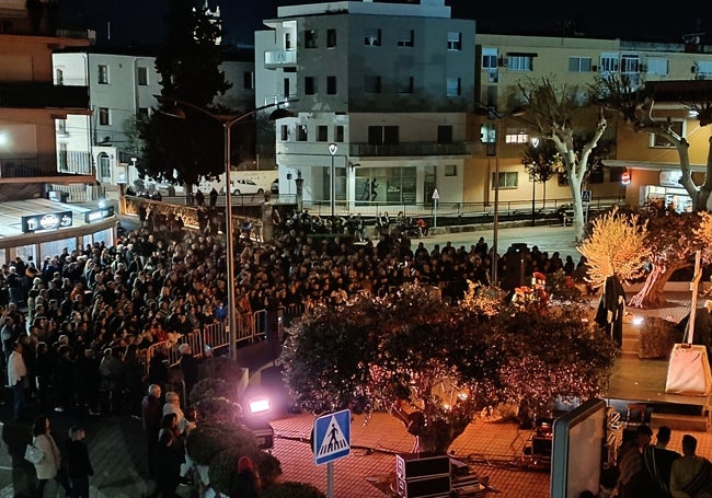 El público congregado para vivir La Passió d'Ondara.