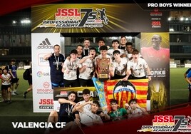 El Valencia CF durante la celebración de la pasada edición