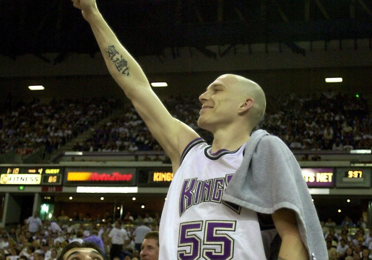 Williams saludando a la grada en un partido de los Kings (2001).