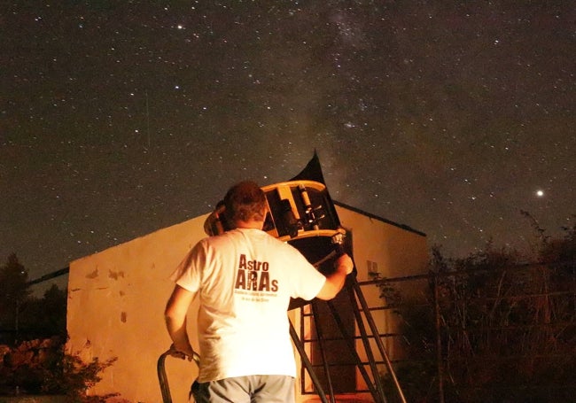 Joan Manuel Bullón, en el observatorio La Cambra.