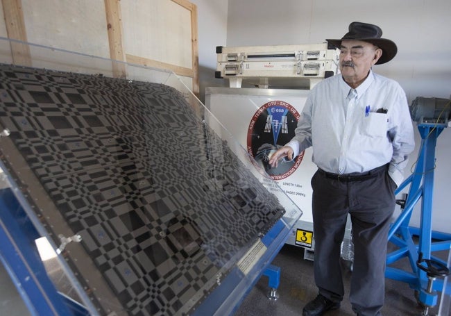 Víctor Reglero, en el Laboratorio de Procesado de Imágenes de la Universitat de València.