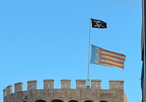 La bandera, en las Torres de Quart.
