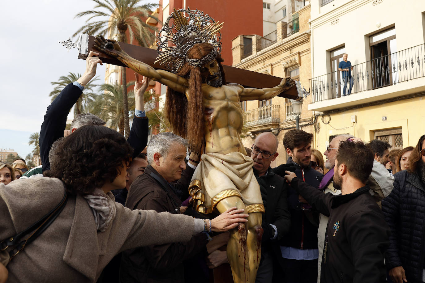 Encuentro de los Cristos y visita a la playa del Cabanyal, en imágenes