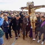 Una marea de fieles, testigos del encuentro de los Cristos en la Semana Santa Marinera